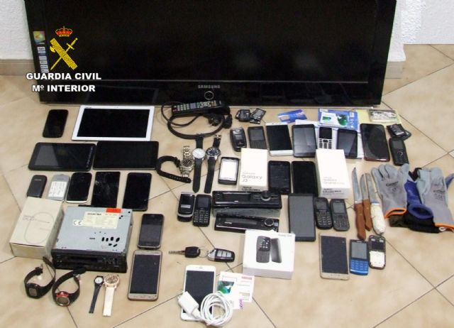 La Guardia Civil desmantela una banda juvenil dedicada a atracar a viandantes en Fuente Álamo