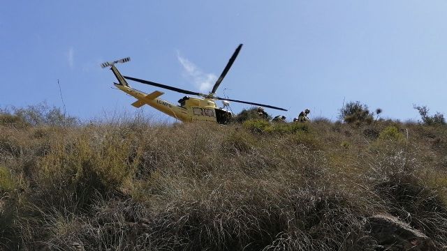 Efectivos del Infomur apagan un conato de incendio forestal provocado por un rayo en Fuente Álamo