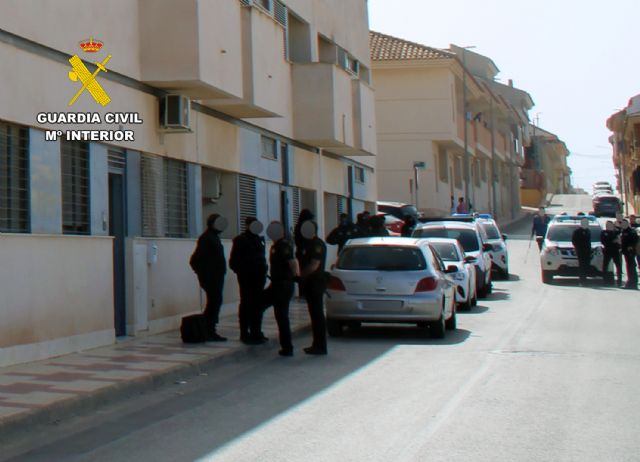 La Guardia Civil desmantela una macro plantación de marihuana instalada en un edificio ocupado en Fuente Álamo