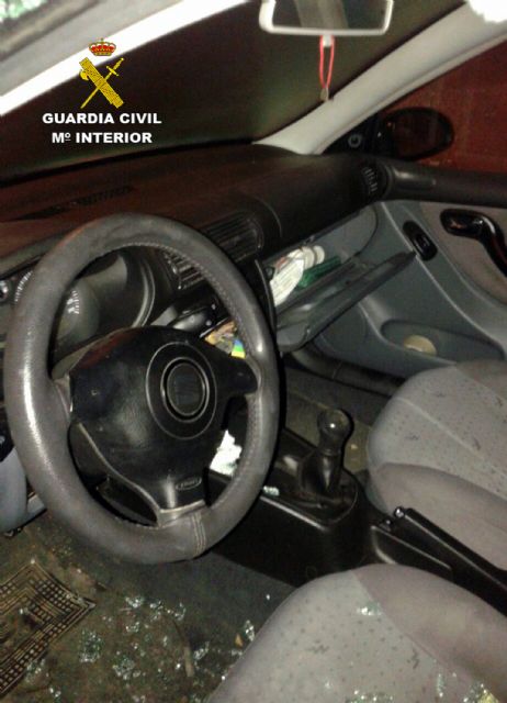 La Guardia Civil detiene a un joven por la comisión de una quincena de robos en interior de vehículos