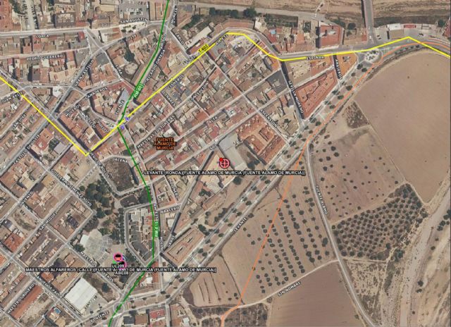 Servicios de emergencia apagan incendio de edificio en Fuente Álamo de Murcia
