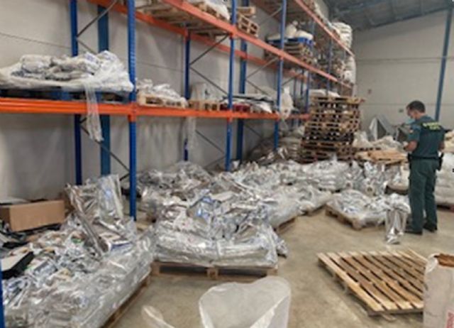 La Guardia Civil inmoviliza cerca de seis toneladas de  pienso  animal por carecer de registro sanitario